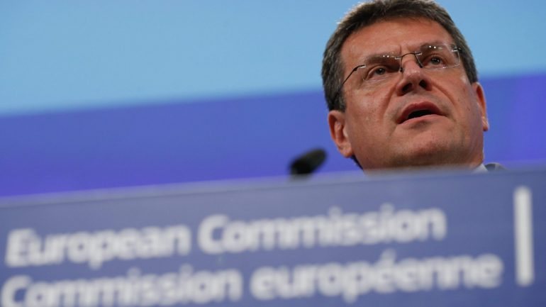 O vice-presidente da CE disse que os fundamentos apresentados por Portugal e Espanha, contra as sanções, estão a ser analisados