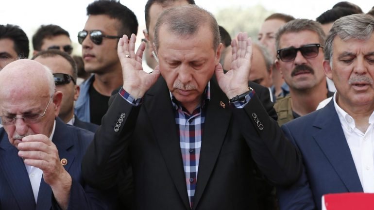 Tayyip Erdogan declarou o estado de emergência na Turquia por três meses