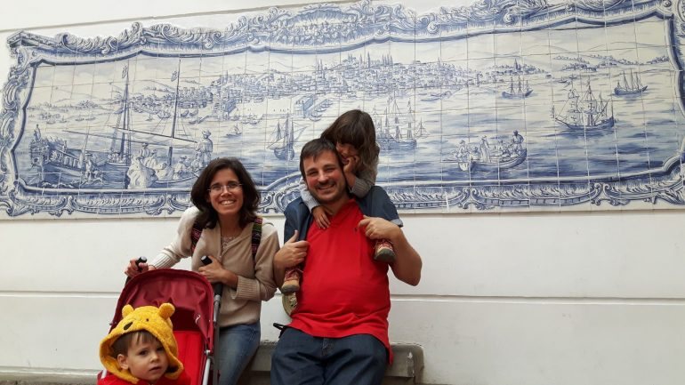 Este azulejo português está no coração do bairro da Candelaria, em Bogotá.