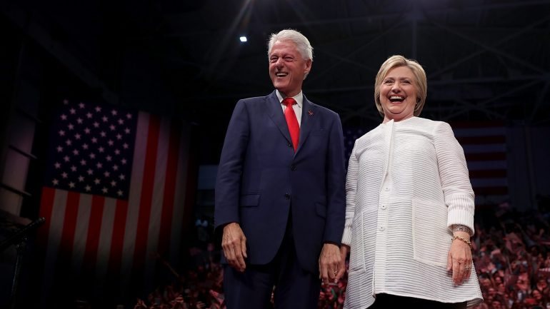 Bill Clinton foi o 42º Presidente dos EUA. Será que Hillary Clinton conseguirá tornar-se na 45ª pessoa a ocupar o cargo e a primeira mulher a fazê-lo?