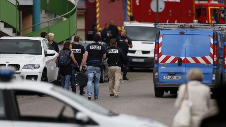 O ataque terrorista desta terça-feira à igreja de Saint-Etiénne-du-Rouvray foi reivindicado pelo Estado Islâmico