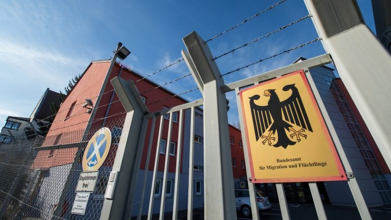 A explosão aconteceu a poucos metros do centro de refugiados de Zirndorf, na Alemanha