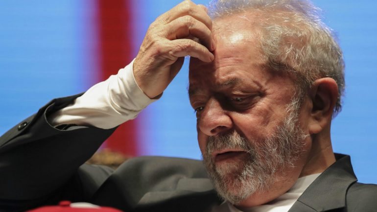 O ex-Presidente do Brasil e outras seis pessoas foram constituídos arguidos por alegadas tentativas de obstrução à justiça na Operação Lava Jato