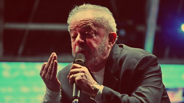 As autoridades brasileiras investigam a campanha de reeleição de Lula da Silva, em 2006