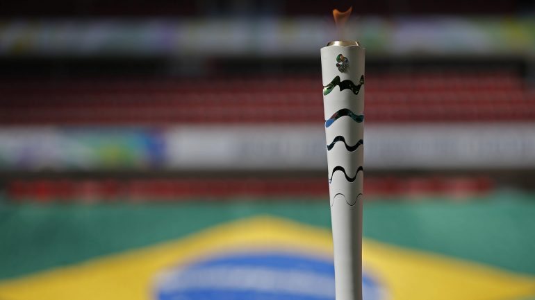 A tocha olímpica vai contar com 12 mil condutores até ao fim do seu revezamento