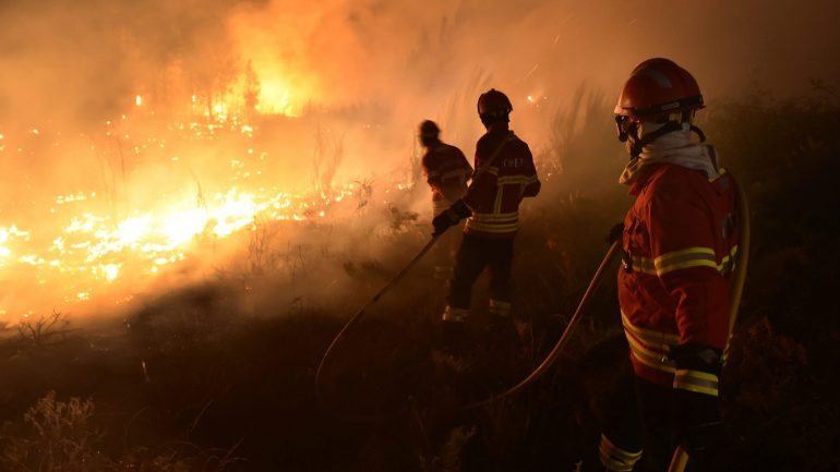 Existem cerca de 30 mil bombeiros no ativo em Portugal