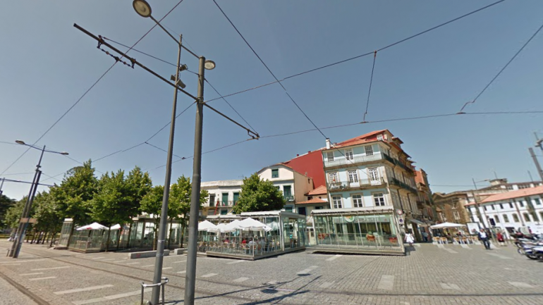 As esplanadas que começaram a ser demolidas (imagem Google Street View)