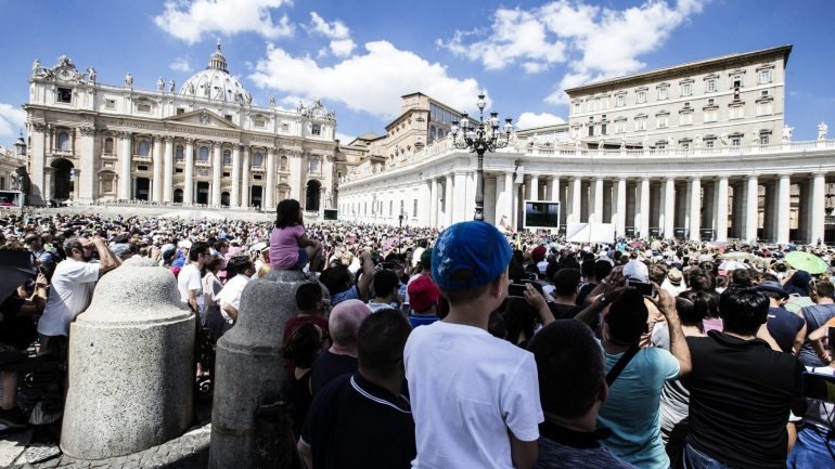 O papa pediu para que a Igreja não se mostre às pessoas como uma instituição &quot;fria e cheia de cristãos frios&quot;