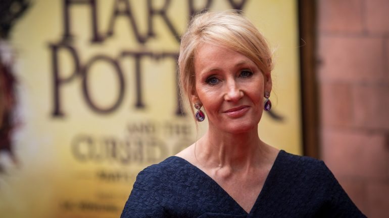 J.K. Rowling vai lançar ebooks da saga Harry Potter