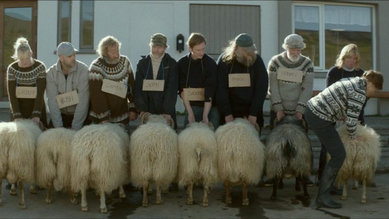 &quot;Carneiros&quot; é uma tragicomédia com homens e ovinos, vinda da Islândia e premiada em Cannes