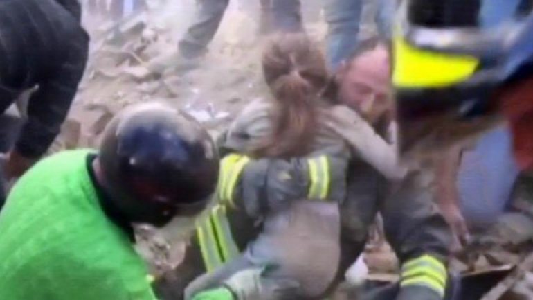 Giorgia foi resgatada após 17 horas soterrada debaixo das ruínas de sua casa