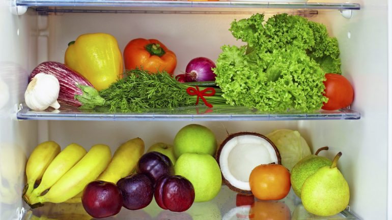 A forma como guarda fruta e legumes no frigorífico afeta o tempo que duram em bom estado de conservação