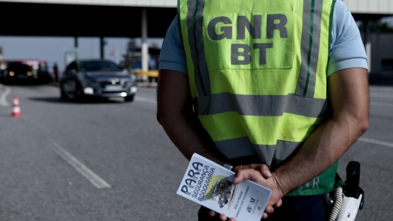 Os automobilistas dispõem de informação na linha SOS Trânsito e na página oficial da GNR no Facebook
