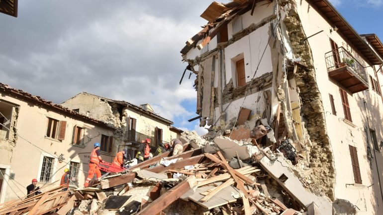 São as vigas de betão que fazem &quot;tantas casas colapsar&quot;, explica Dario Nanni, do Conselho Nacional de Arquitetos