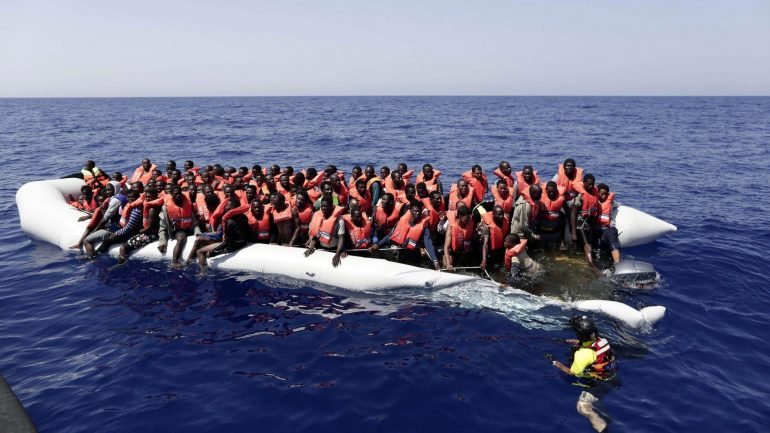 A maioria dos imigrantes que chegam a Itália provém da Líbia