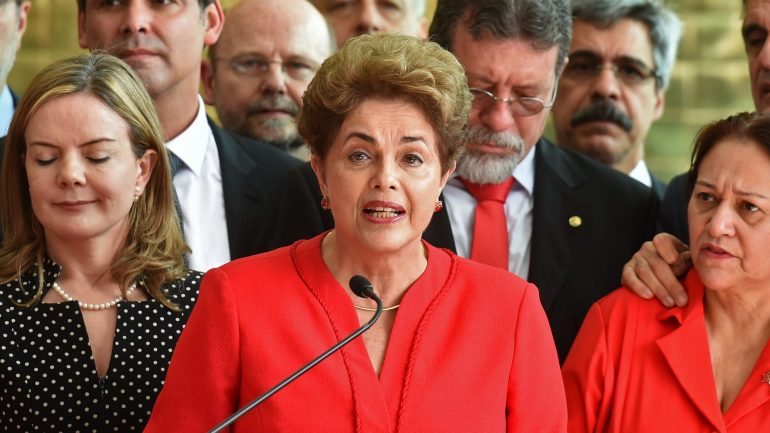 Dilma Rousseff foi afastada da Presidência do Brasil pelo Senado 61 votos favoráveis e 20 contrários