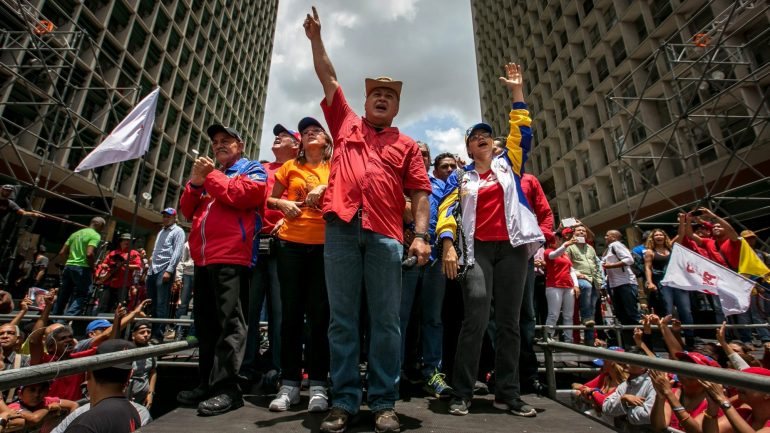 Apoiantes do presidente venezuelano em demonstrações de apoio a Maduro