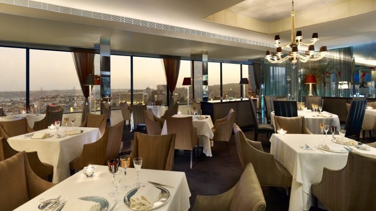 O Panorama, do Hotel Sheraton Lisboa, um dos restaurantes mais altos do país (fica a 90 metros de altura), vai participar na Pineapple Week.