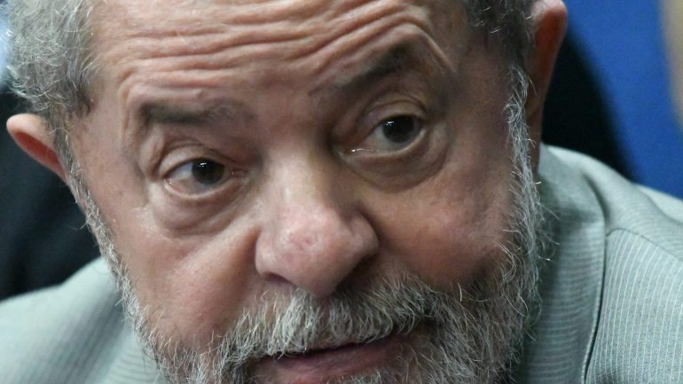 Lula da Silva reafirmou a sua inocência e acusou os procuradores de estarem a tentar afastá-lo da vida pública