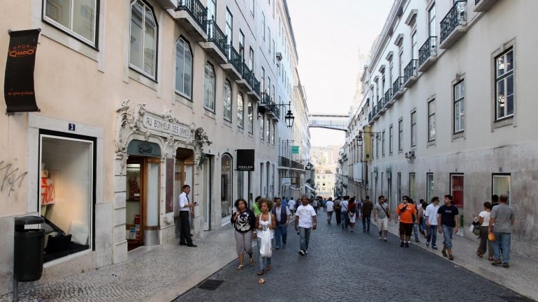 De zero a 10, os portugueses dão um 5,1 na maneira como avaliam a sua satisfação para com a vida