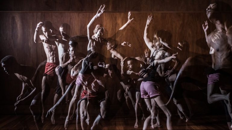 &quot;Uníssono&quot;, a nova composição para cinco bailarinos que Víctor Hugo Pontes vai apresentar no Rivoli e no S. Luiz, em Lisboa