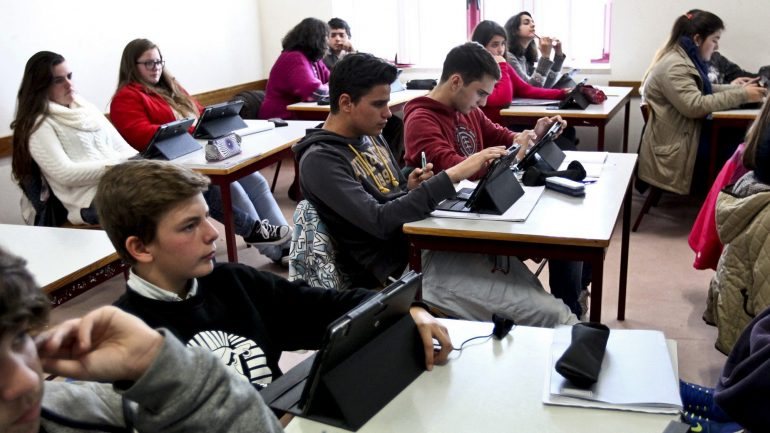 O número médio de alunos por turma cresceu, entre 2005 e 2014, 14% em Portugal, o segundo maior aumento entre os países da OCDE