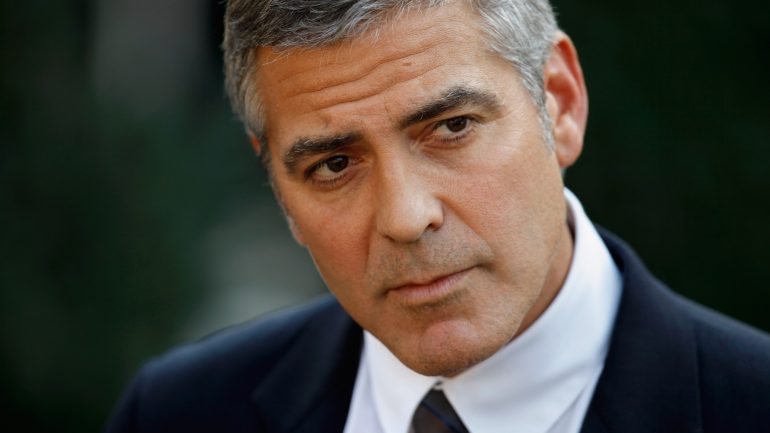 A organização The Sentry é cofinanciada por George Clooney e tem como objetivo perceber como os conflitos armados africanos são financiados.