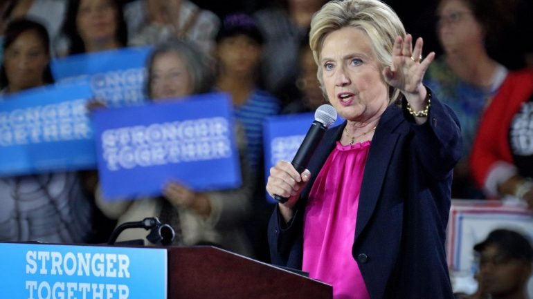 Clinton tem liderado a sondagem da Reuters desde a Convenção Democrata de julho