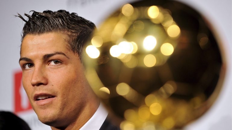 O português Cristiano Ronaldo já levou dois troféus para casa e é candidato à Bola de Ouro de 2016