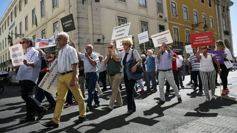 O protesto de hoje foi a primeira manifestação dos lesados do Banif a nível nacional, uma vez que as anteriores ocorreram nas ilhas dos Açores e da Madeira