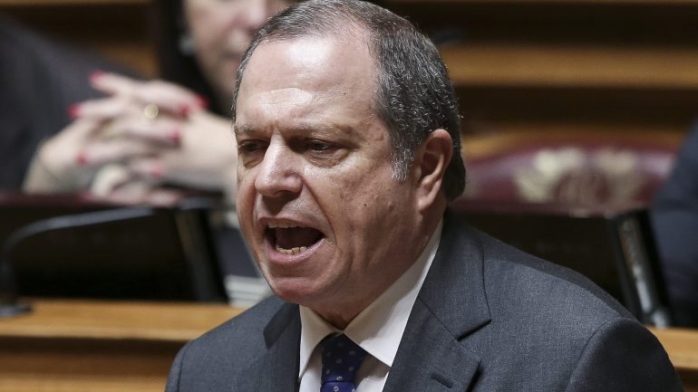 O líder parlamentar do PS, Carlos César