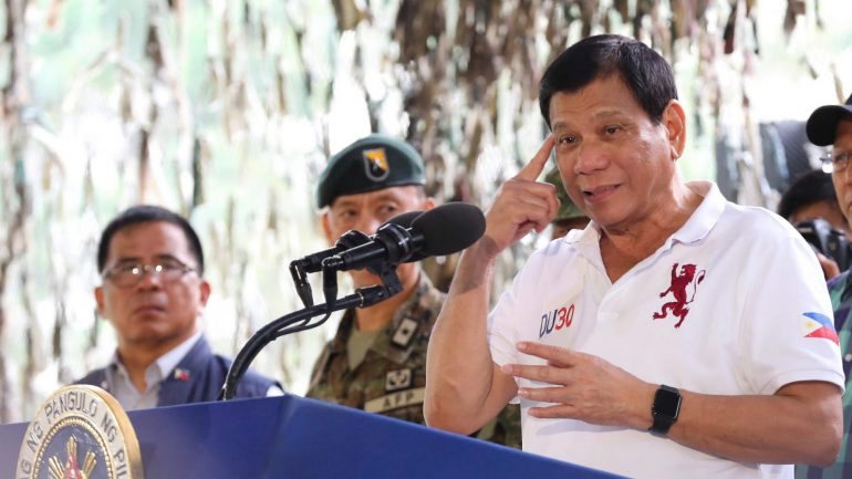 Duterte venceu as eleições presidenciais das Filipinas com a promessa de acabar com o flagelo da droga durante os primeiros seis meses de mandato