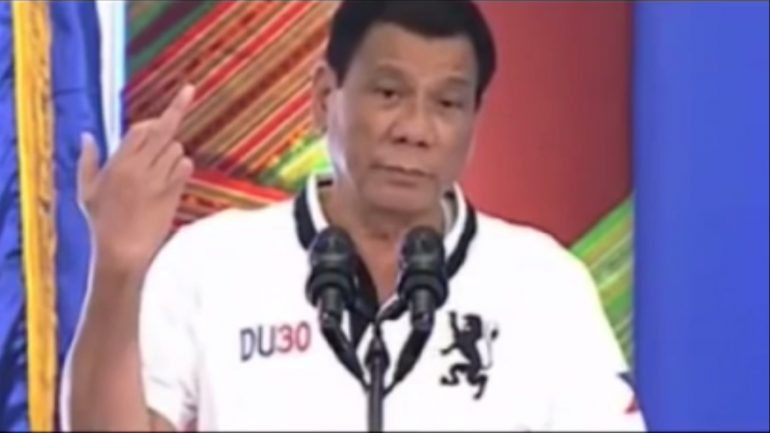 Duterte discursa contra a UE: o dedo não deixa dúvidas