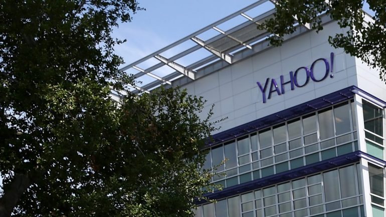 A notícia surge numa altura em que decorre o processo de venda da Yahoo à Verizon