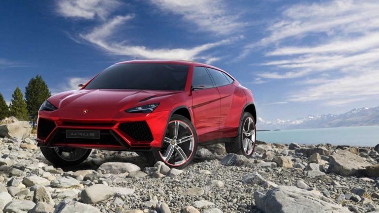 O SUV Urus está quase, mas a Lamborghini ainda não desistiu de produzir um sedan de quatro portas, obviamente desportivo