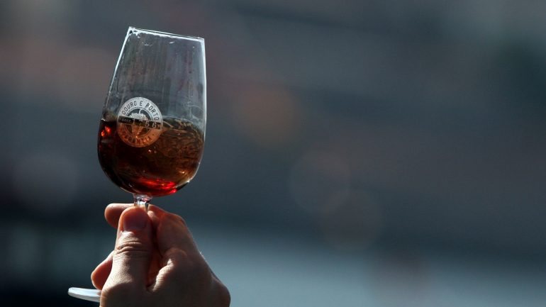 O consumo de Vinho do Porto em França é maior do que o seu consumo em Portugal