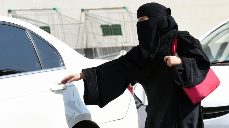 Cerca de 2.500 mulheres já enviaram telegramas diretamente para o gabinete do rei da Arábia Saudita a pedir o fim do sistema