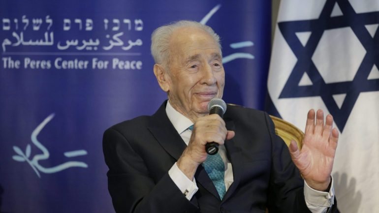 Shimon Peres foi laureado com o Prémio Nobel da Paz