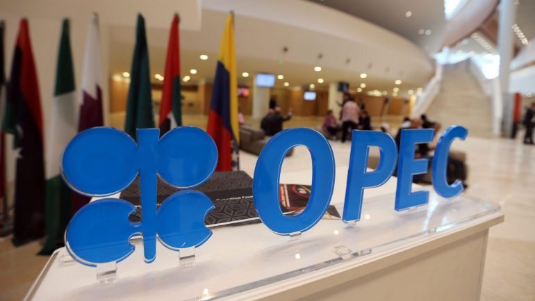 Em comunicado, Maduro &quot;saúda e celebra o histórico acordo da OPEP, alcançado em reunião extraordinária&quot;