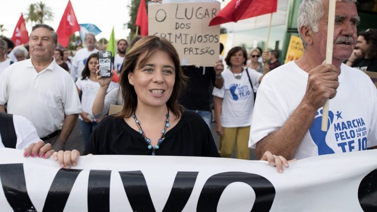 Catarina Martins encontra-se nos Açores a propósito do arranque da campanha eleitoral