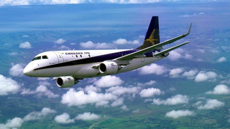 A Embraer terá pago o suborno após vender dois jatos Embraer 190 às Linhas Aéreas de Moçambique (LAM) em 2008
