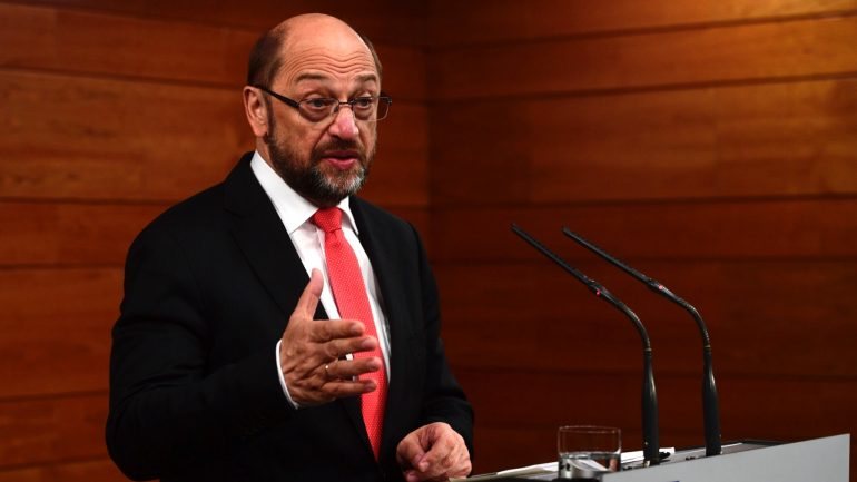 Schulz questionou se &quot;fazia sentido&quot; impor sanções num momento &quot;em que precisamos de crescimento&quot;