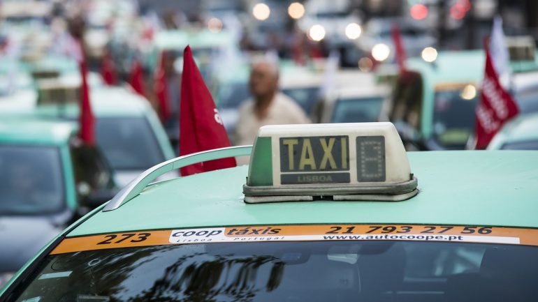 Para Medina, a taxa única a partir do aeroporto traz &quot;tranquilidade aos táxis e segurança aos clientes&quot;