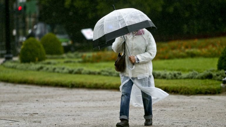Devido ao mau tempo, a meteorologista alertou para a possibilidade de precipitação forte com cheias