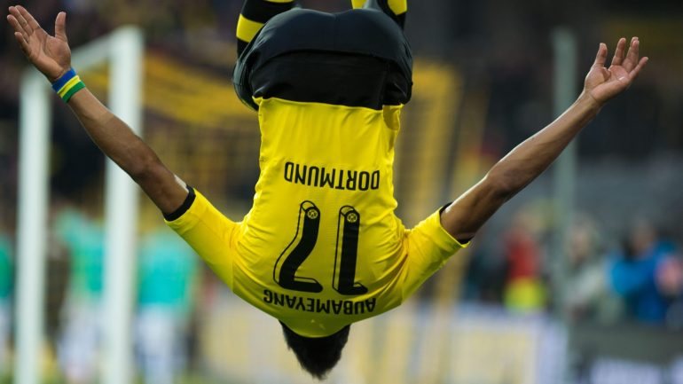 Aubameyang entorta qualquer um; daí que seja o melhor marcador do Dortmund, com 8 golos