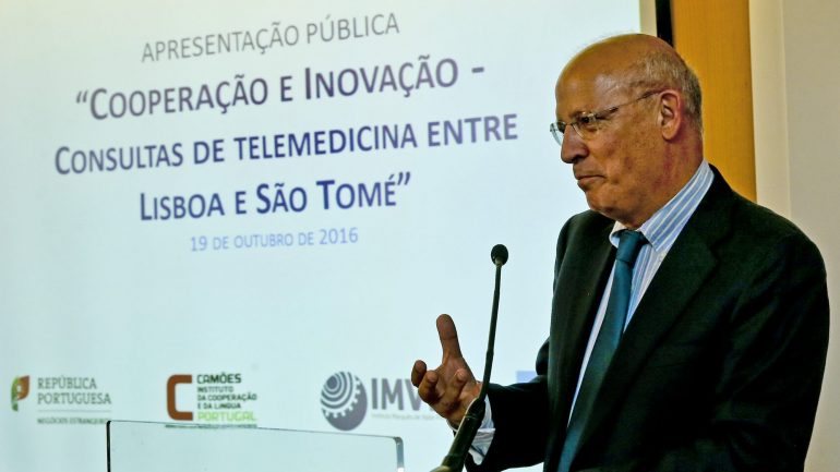 Augusto Santos Silva afirma que cooperação portuguesa terá um &quot;reforço considerável&quot; nos próximos anos
