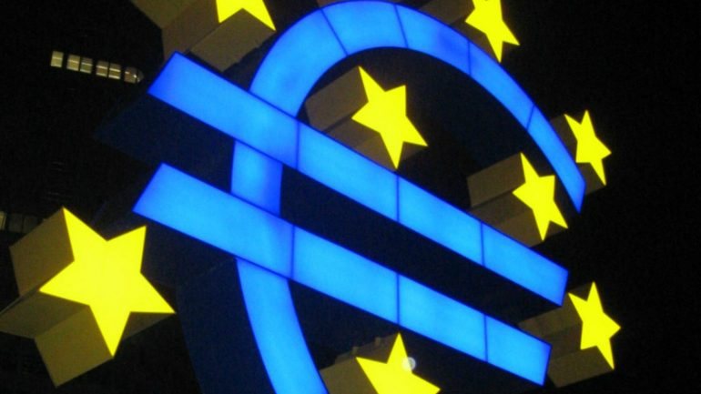 O Banco Central Europeu (BCE) reúne-se na quinta-feira na sua sede, em Frankfurt, não sendo esperadas quaisquer alterações à política monetária da instituição, segundo analistas, que esperam por novidades apenas em dezembro.