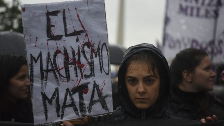 As manifestantes concentraram-se em vários pontos da cidade e rumaram à Praça de Maio, no centro de Buenos Aires