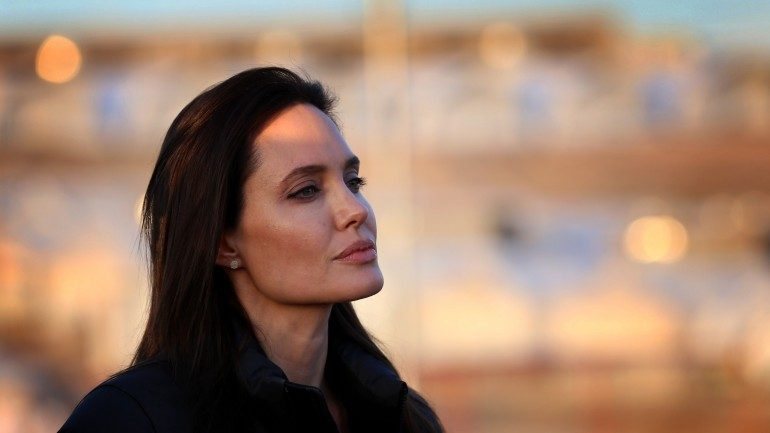 Angelina Jolie e os filhos prestaram declarações a agentes do FBI na terça-feira