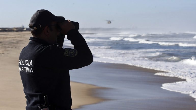 Marinha alerta pescadores para que tenham cuidados redobrados devido ao estado do tempo, no Algarve